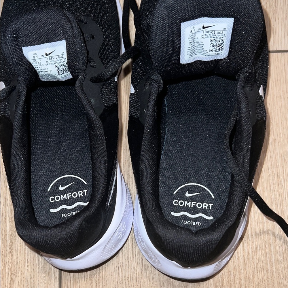 NWT - Nike Revolution 8.5 Wide Black and White Running Shoes - Picture 9 of 12